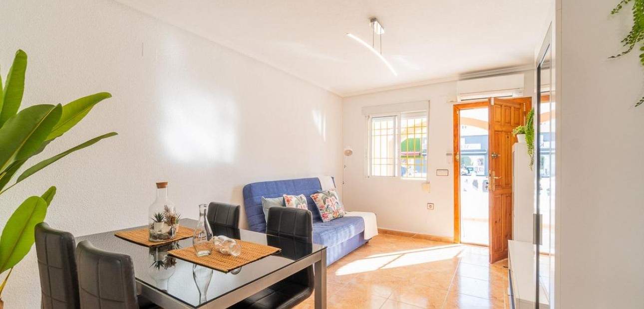 Venta - Terraced house -
Torrevieja - El limonar