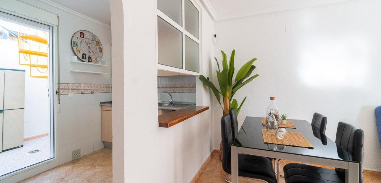 Venta - Terraced house -
Torrevieja - El limonar