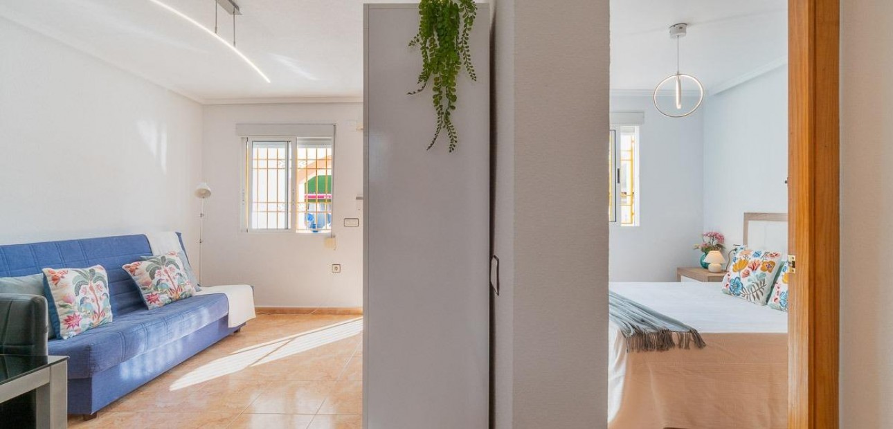 Venta - Terraced house -
Torrevieja - El limonar