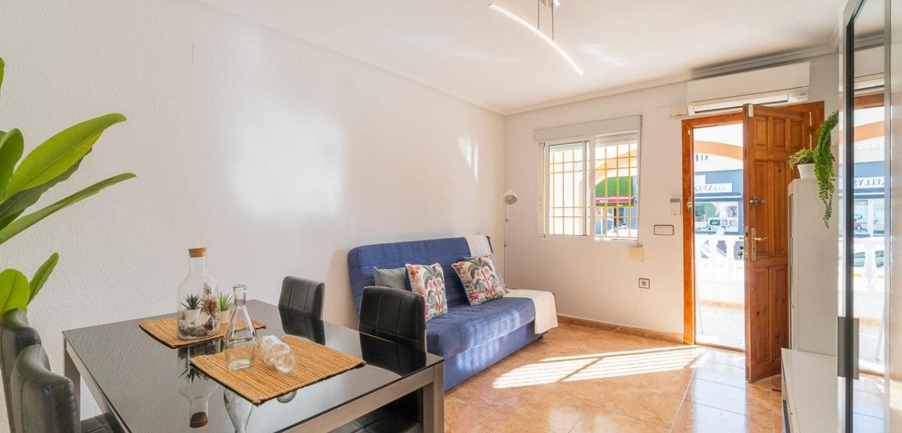 Venta - Terraced house -
Torrevieja - El limonar