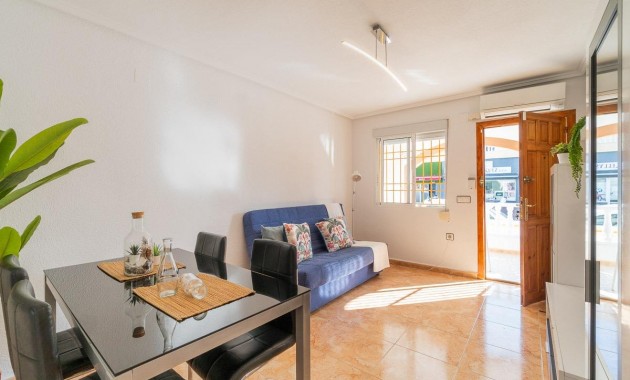 Venta - Terraced house -
Torrevieja - El limonar