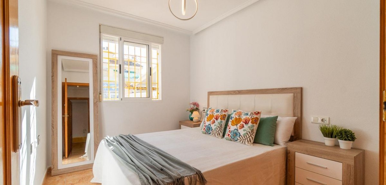 Venta - Terraced house -
Torrevieja - El limonar