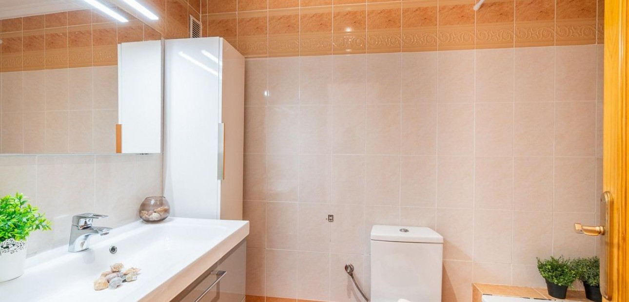 Venta - Terraced house -
Torrevieja - El limonar