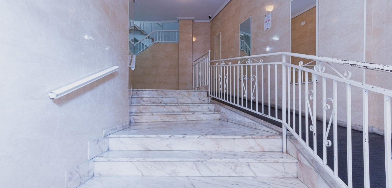 Venta - Apartamento / piso -
Torrevieja - Playa de los locos