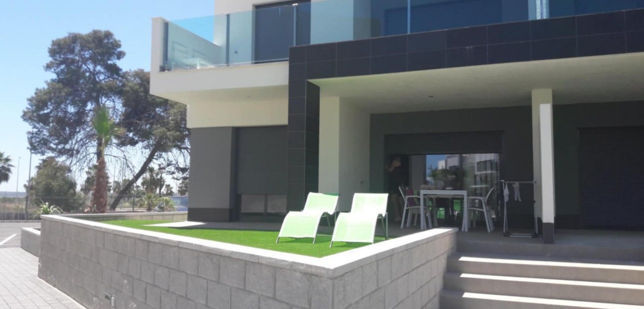 Sale - Bungalow -
Guardamar del Segura - EL RASO