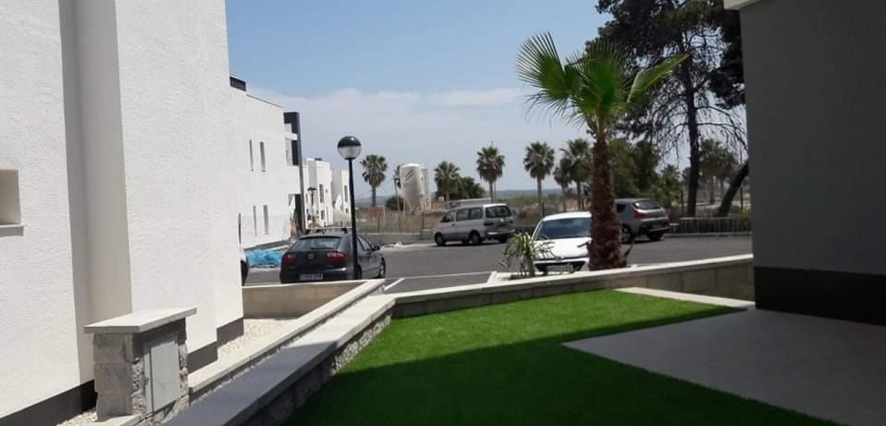 Sale - Bungalow -
Guardamar del Segura - EL RASO