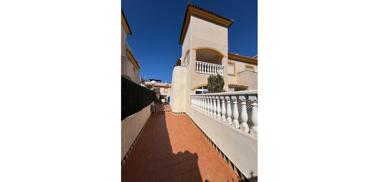 Herverkoop - Bungalow -
Torrevieja - Parque las naciones