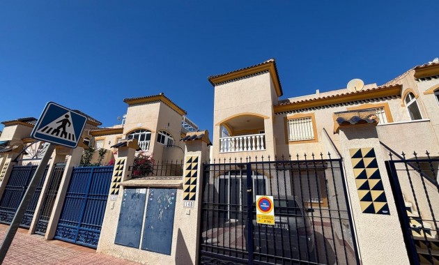 Herverkoop - Bungalow -
Torrevieja - Parque las naciones