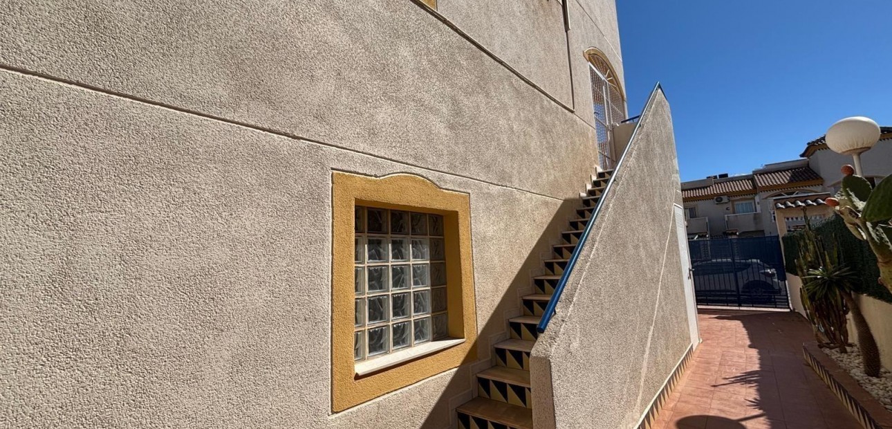 Herverkoop - Bungalow -
Torrevieja - Parque las naciones