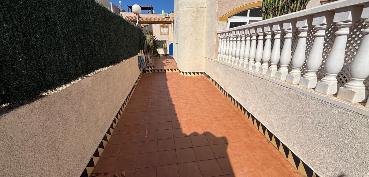 Herverkoop - Bungalow -
Torrevieja - Parque las naciones