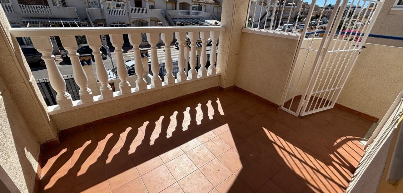 Herverkoop - Bungalow -
Torrevieja - Parque las naciones