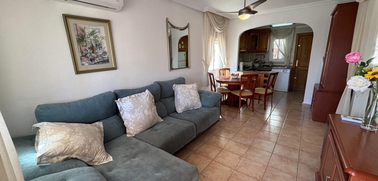 Herverkoop - Bungalow -
Torrevieja - Parque las naciones