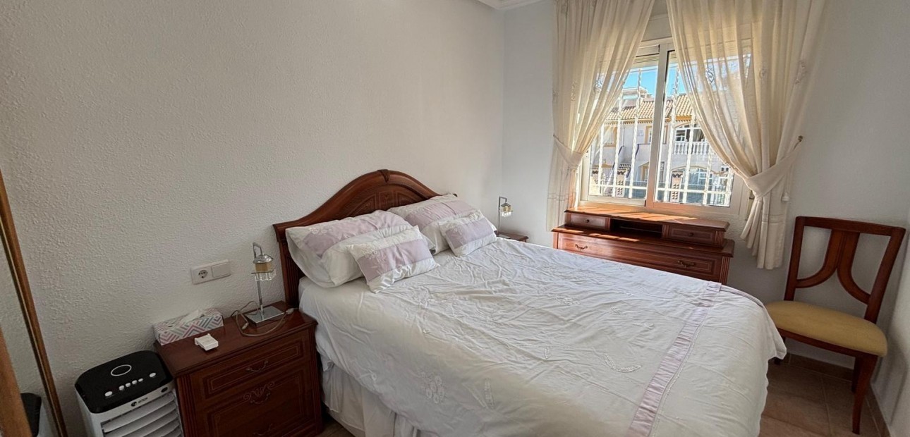 Herverkoop - Bungalow -
Torrevieja - Parque las naciones