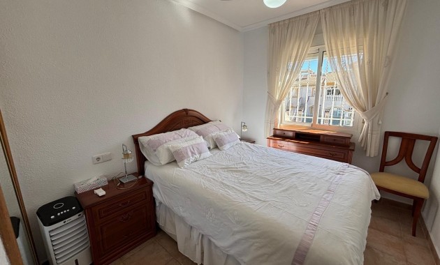 Herverkoop - Bungalow -
Torrevieja - Parque las naciones