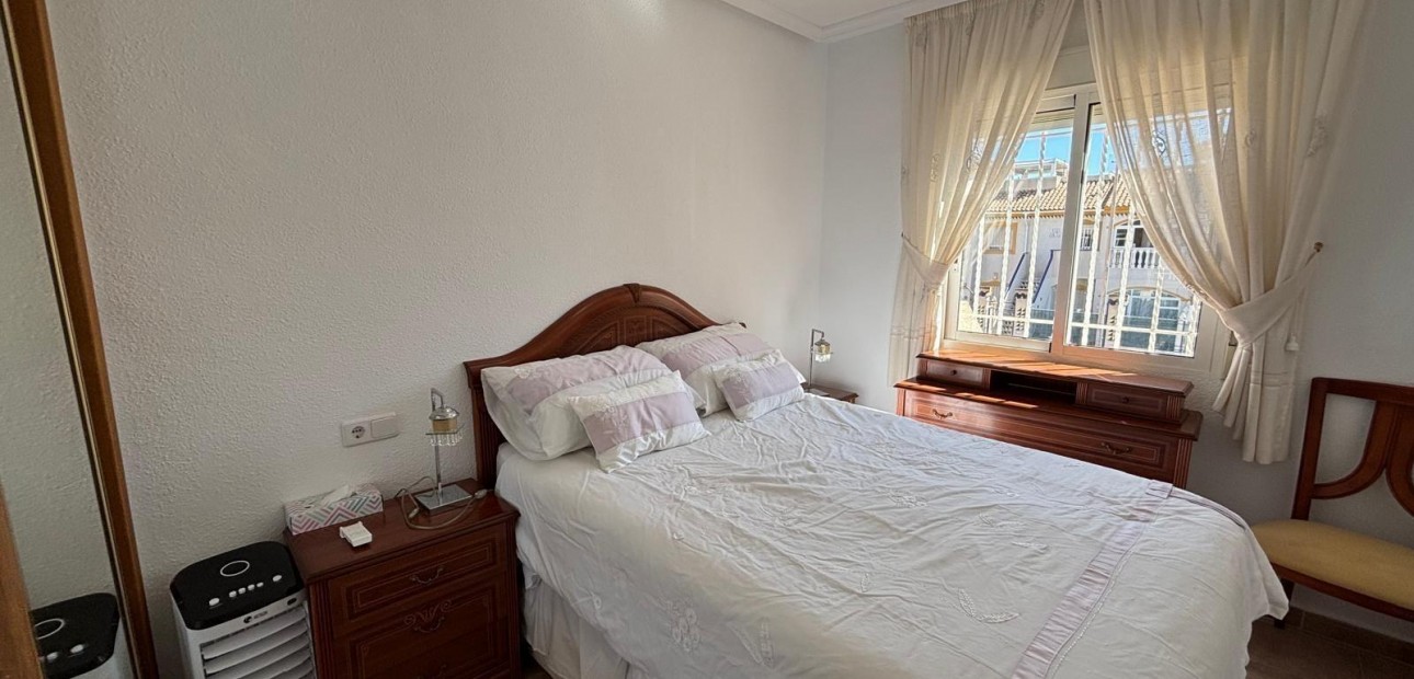 Herverkoop - Bungalow -
Torrevieja - Parque las naciones