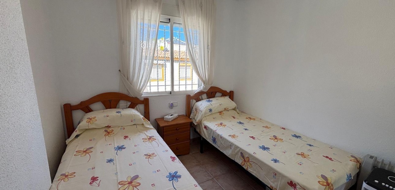 Herverkoop - Bungalow -
Torrevieja - Parque las naciones