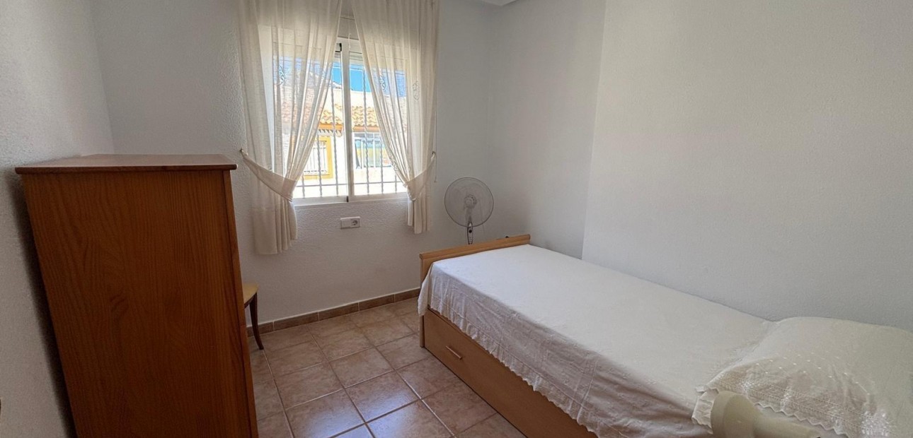 Herverkoop - Bungalow -
Torrevieja - Parque las naciones