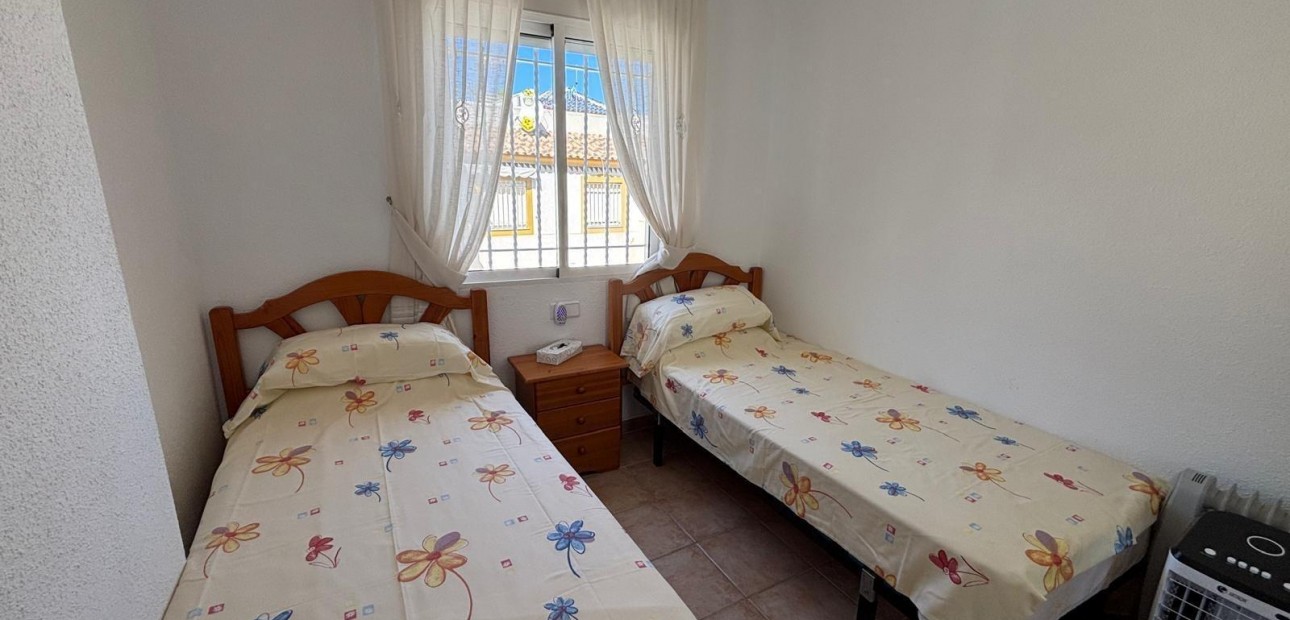 Herverkoop - Bungalow -
Torrevieja - Parque las naciones