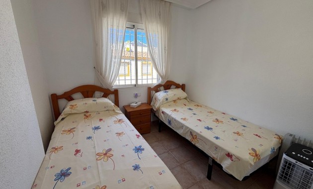 Herverkoop - Bungalow -
Torrevieja - Parque las naciones