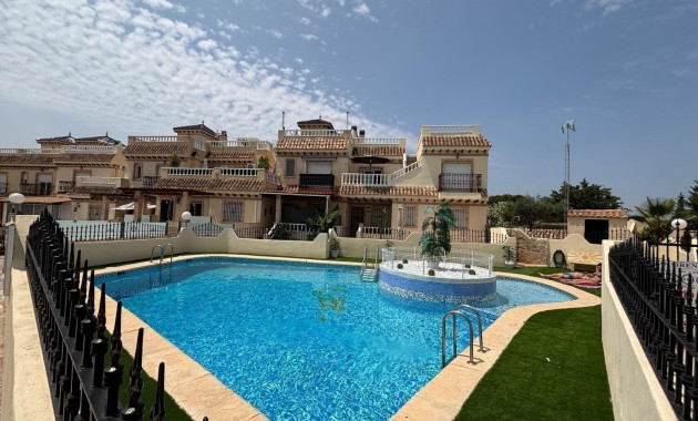 Venta - Terraced house -
Orihuela Costa - La Zenia