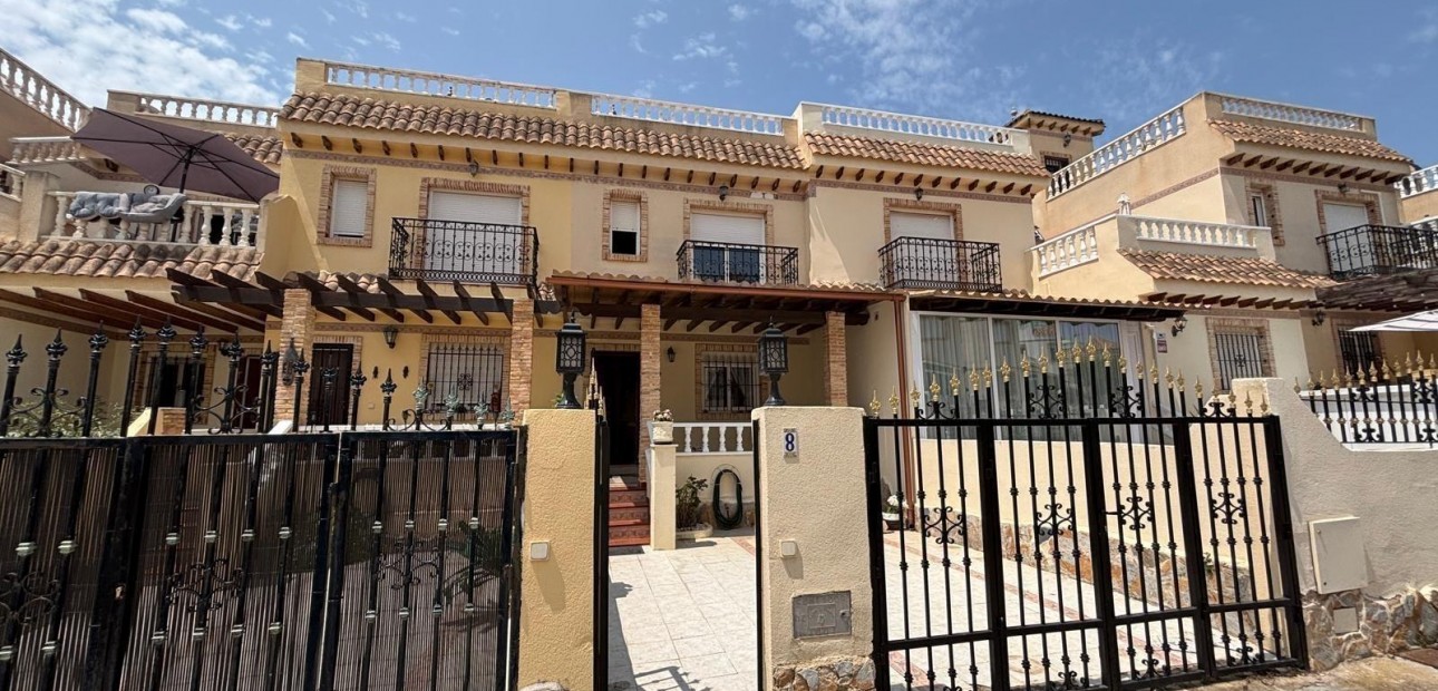 Venta - Terraced house -
Orihuela Costa - La Zenia