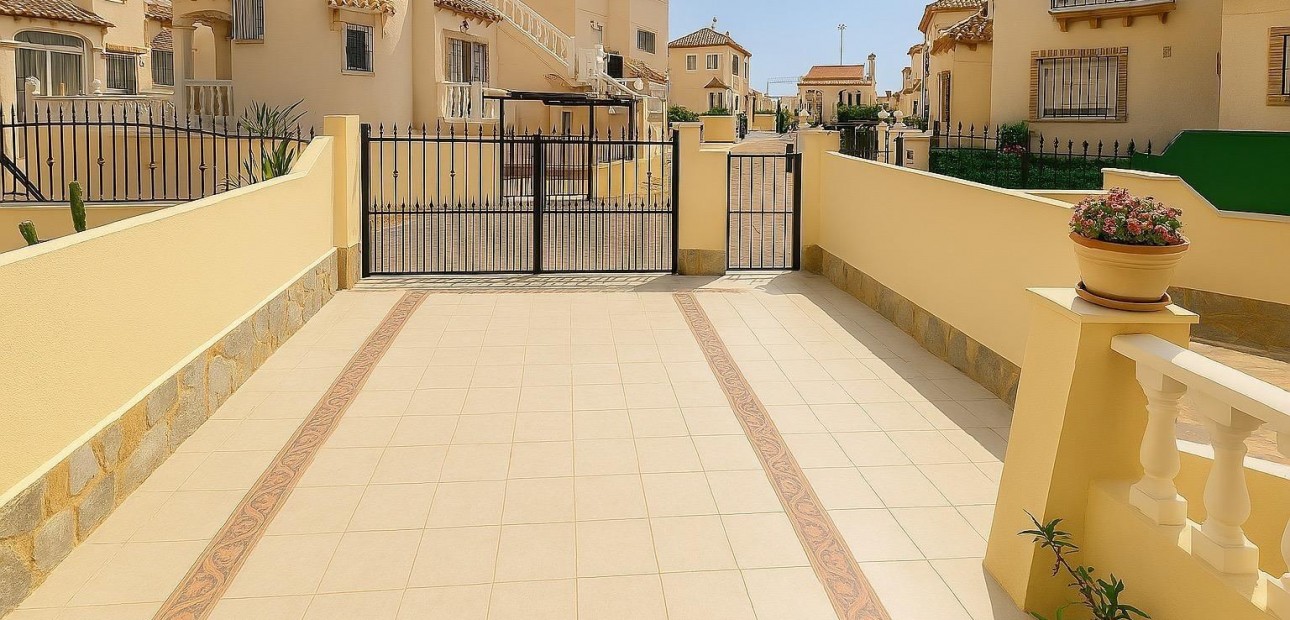 Venta - Terraced house -
Orihuela Costa - La Zenia