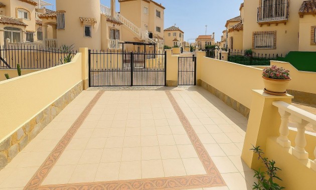 Venta - Terraced house -
Orihuela Costa - La Zenia