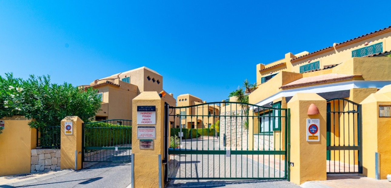 Herverkoop - Adosado -
Finestrat