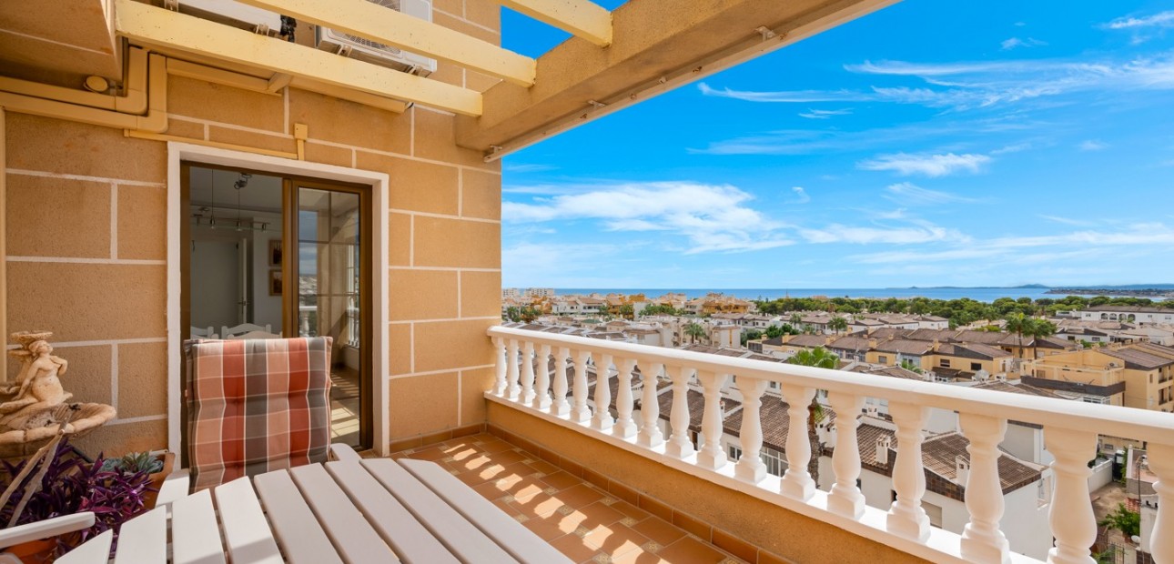 Venta - Apartamento / piso -
Punta Prima