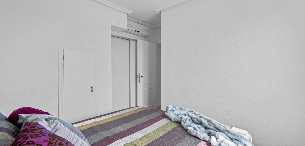 Venta - Apartamento / piso -
Punta Prima