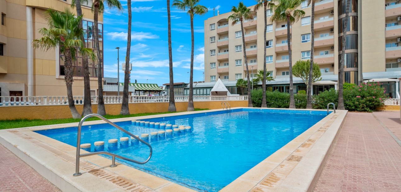 Venta - Apartamento / piso -
Punta Prima