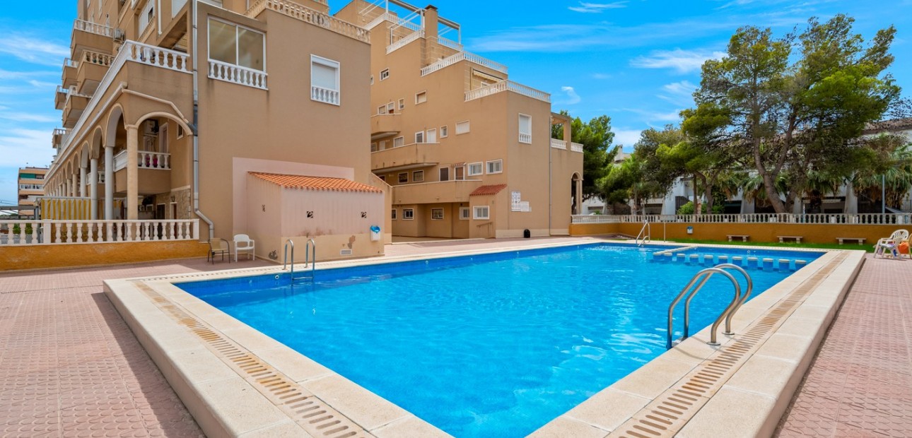 Venta - Apartamento / piso -
Punta Prima