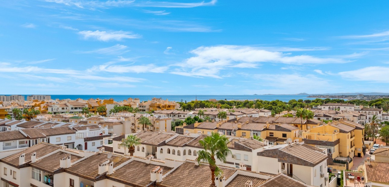 Sale - Apartment / flat -
Punta Prima