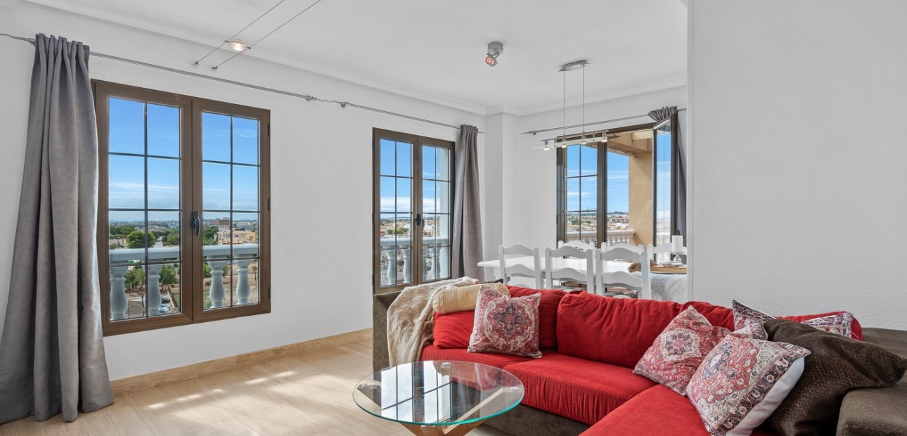 Sale - Apartment / flat -
Punta Prima