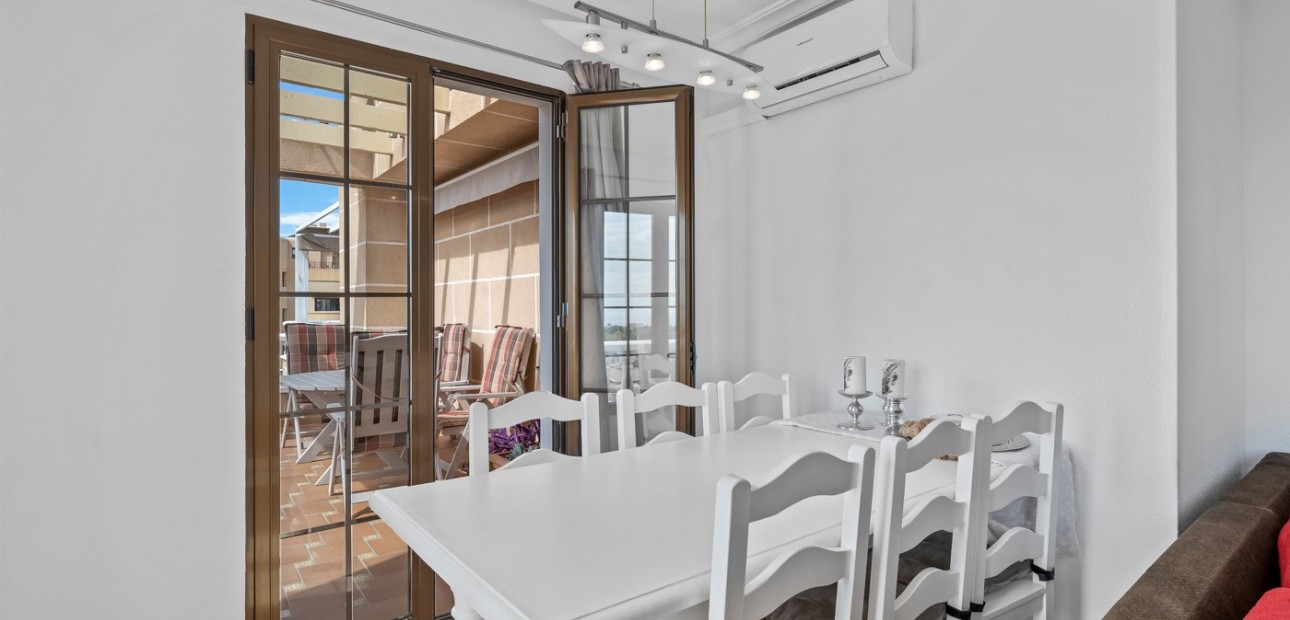 Sale - Apartment / flat -
Punta Prima