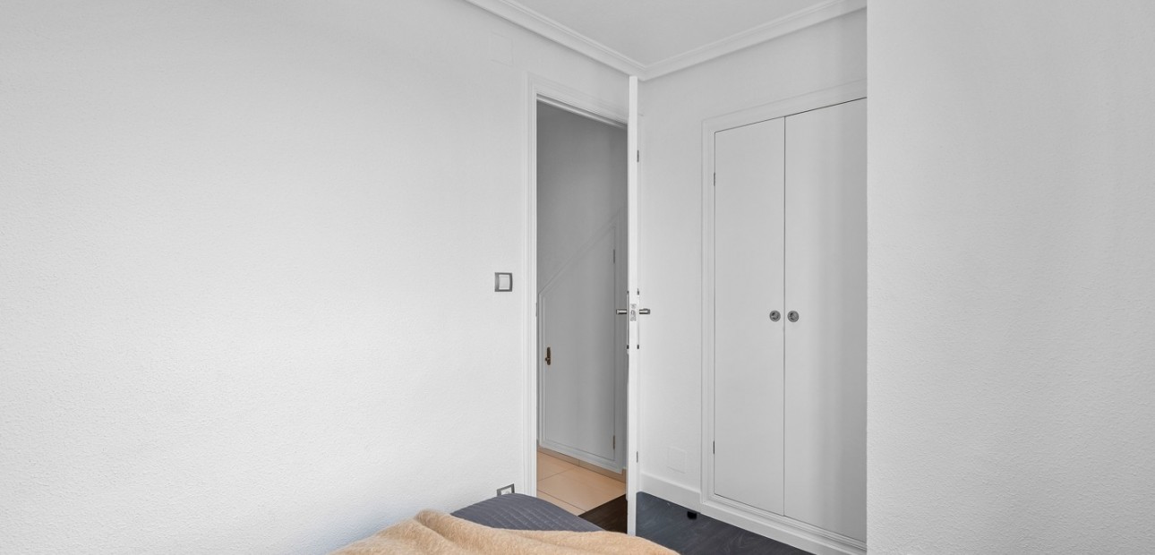 Sale - Apartment / flat -
Punta Prima