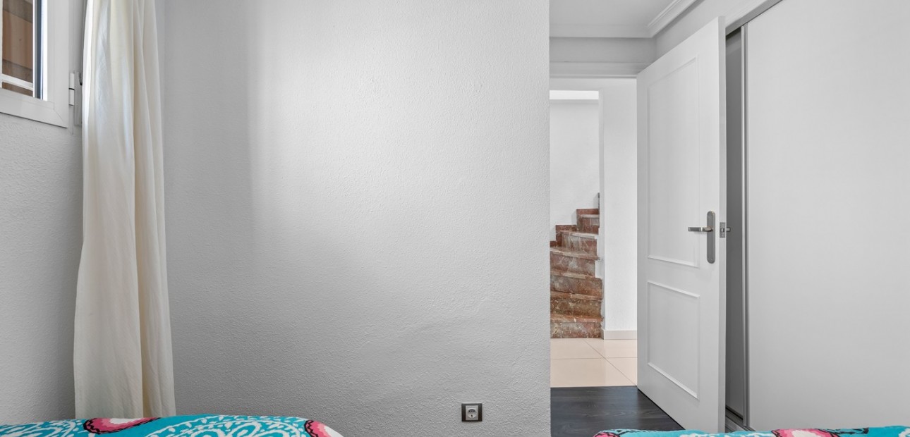 Sale - Apartment / flat -
Punta Prima