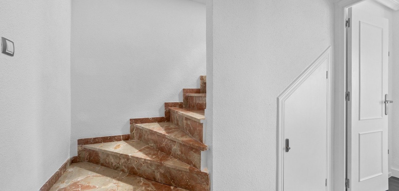 Sale - Apartment / flat -
Punta Prima