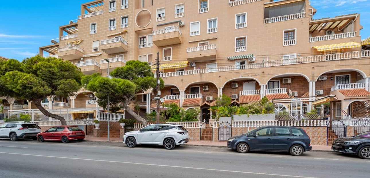 Sale - Apartment / flat -
Punta Prima