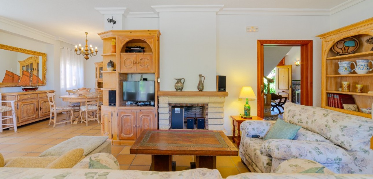 Herverkoop - Villa -
Campoamor