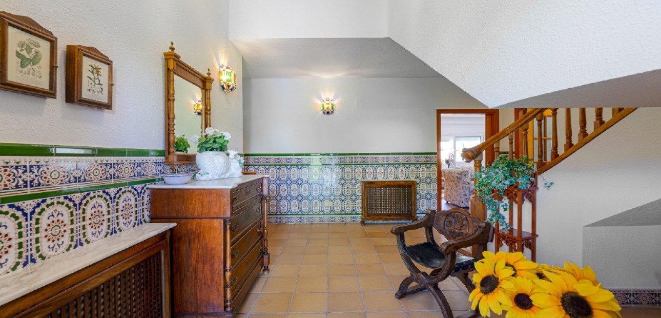 Herverkoop - Villa -
Campoamor