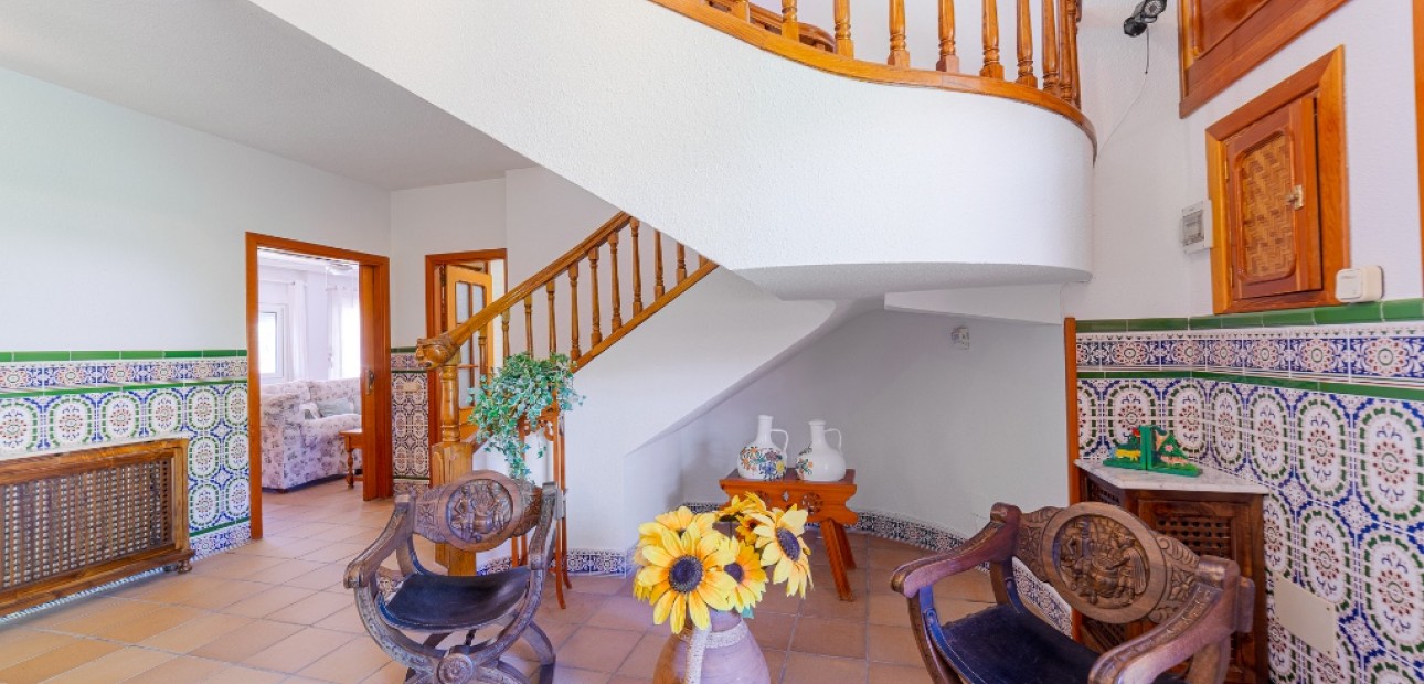 Herverkoop - Villa -
Campoamor