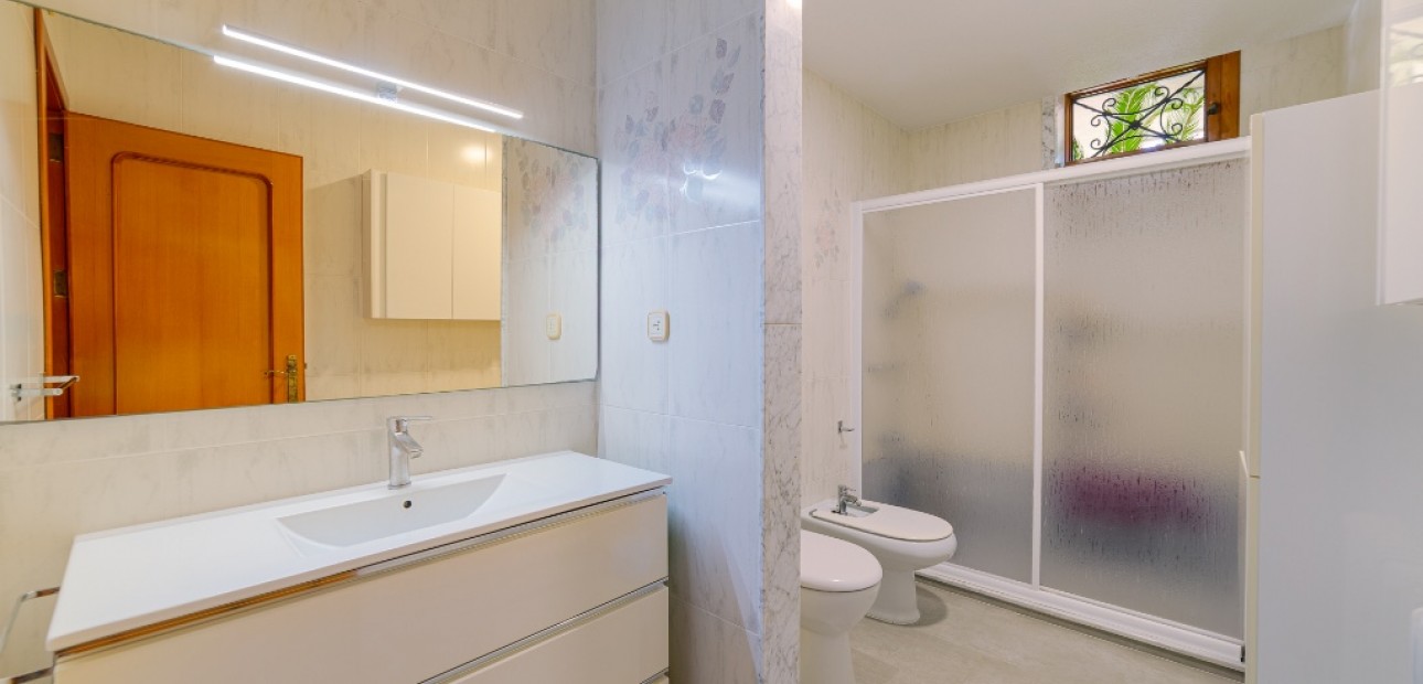 Herverkoop - Villa -
Campoamor