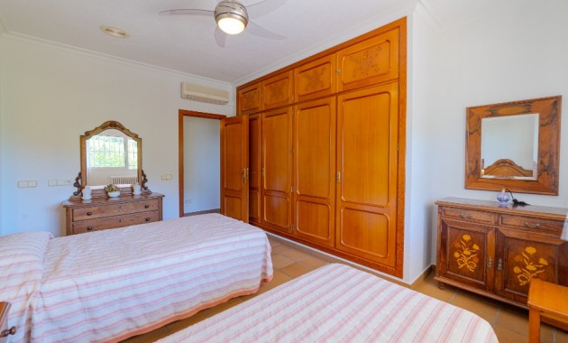 Herverkoop - Villa -
Campoamor