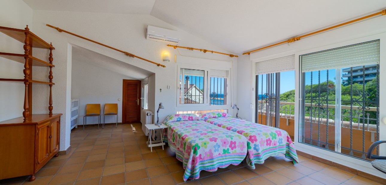 Herverkoop - Villa -
Campoamor