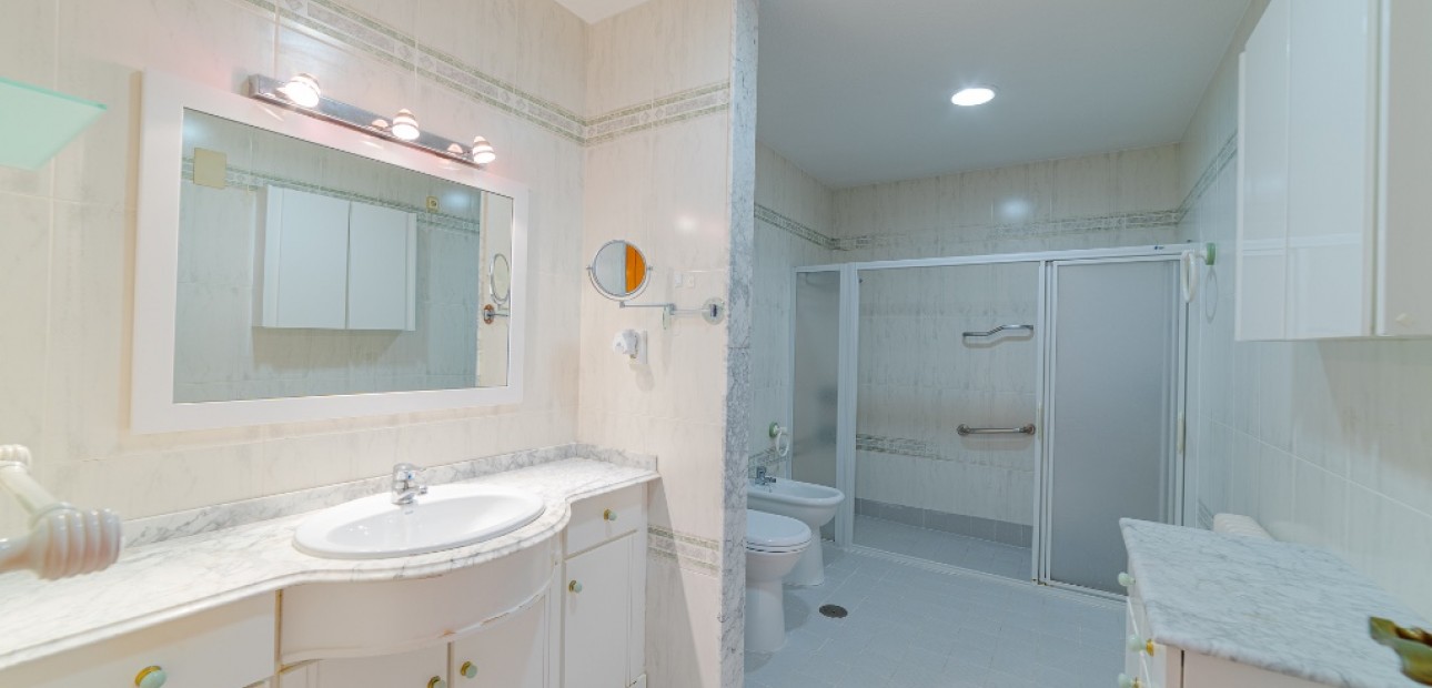 Herverkoop - Villa -
Campoamor