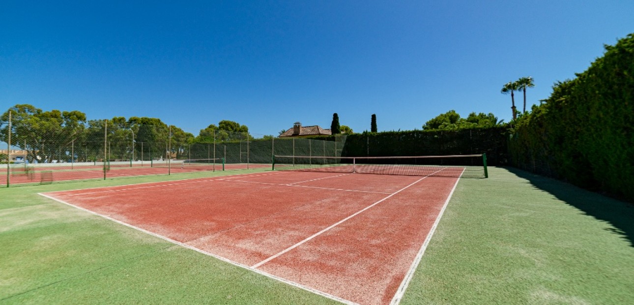 Herverkoop - Villa -
Campoamor