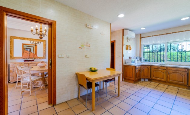 Herverkoop - Villa -
Campoamor