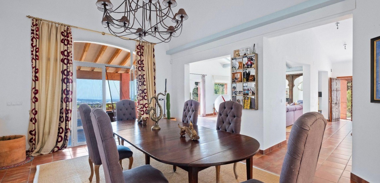 Herverkoop - Villa -
Polop - Xirles