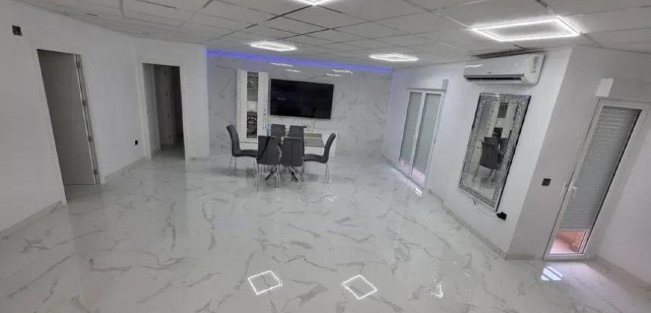 Herverkoop - Appartement / flat -
Almoradi - Centro urbano 2